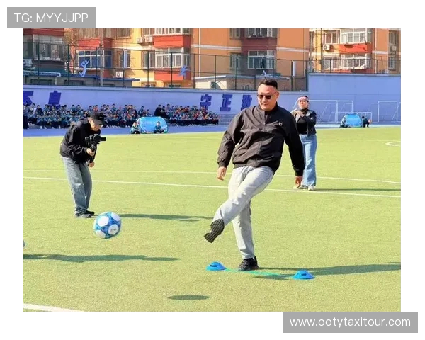 爱游戏足球官网举办足球知识讲座，普及足球文化促进青少年成长